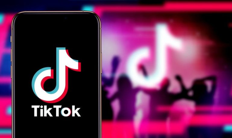 How to record a duet with yourself and with a friend in TikTok
